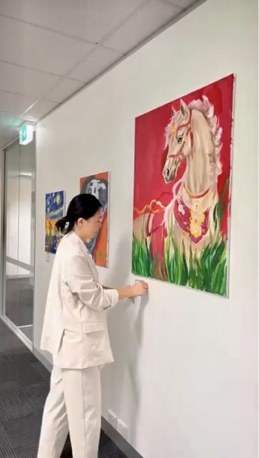 世界自闭症关注月社区画展：在 Blackburn 展出的参与者作品。