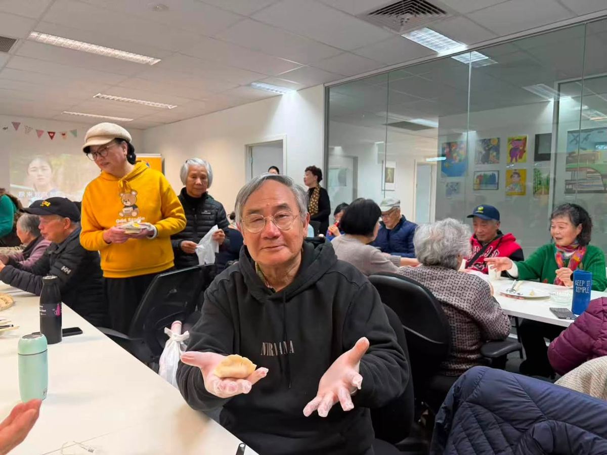 长者包饺子工作坊：分享成果，分享快乐。